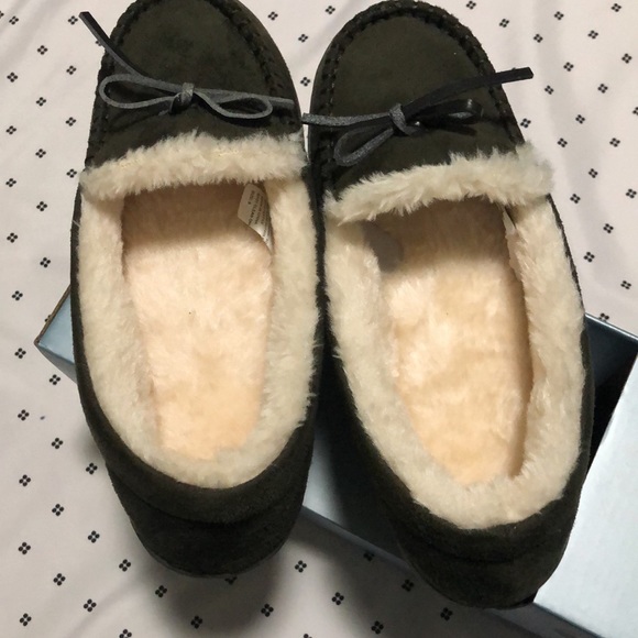 NWT woolen fleece lined, A comfy & classic pair of moccasin slippers. - Picture 3 of 7